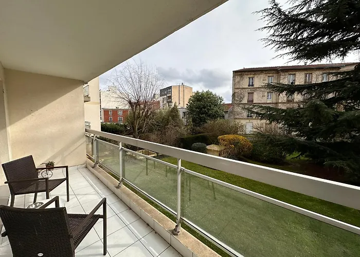 Cosy Apartment At Gates Of Paris