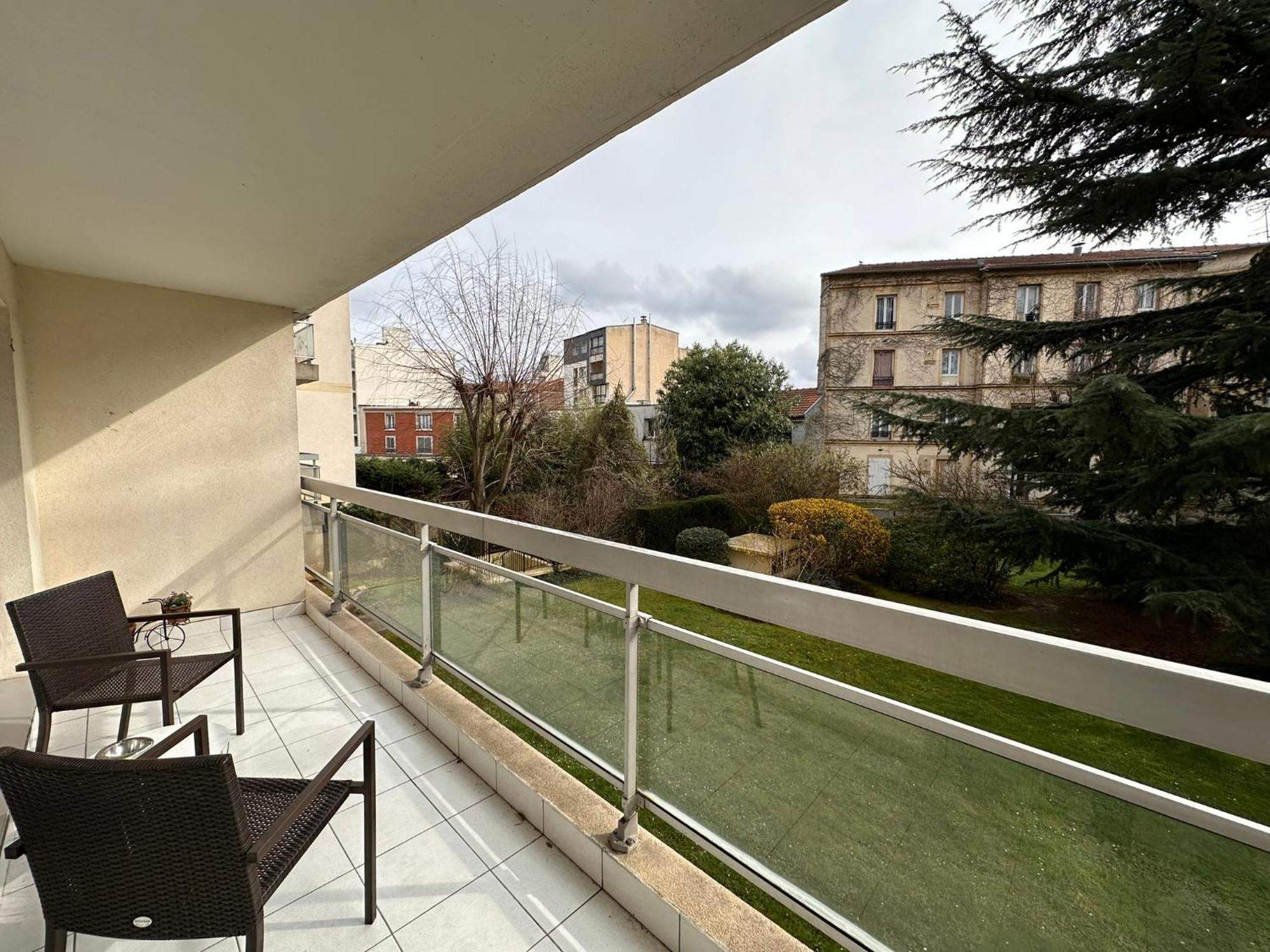 Cosy At Gates Of Paris * Vincennes